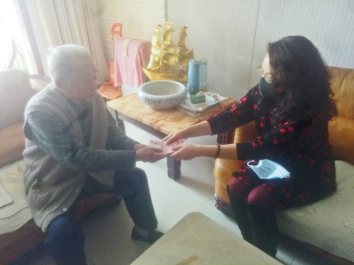 热诚写大爱，质朴映赤心