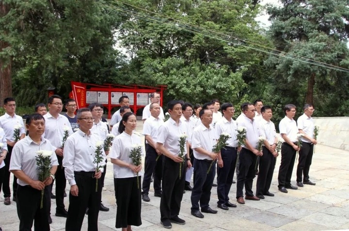 传承红色基因，赓续精神血脉——云煤集团党委到黑龙潭革命义士陵园开展红色主题教育