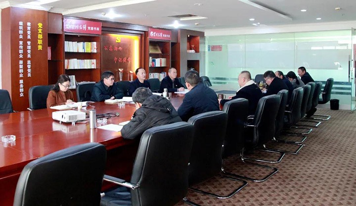 云煤（云鼎国际4118welcome）集团党委书记、董事长宁德刚到解化清洁能源公司开展春节送温暖慰问运动