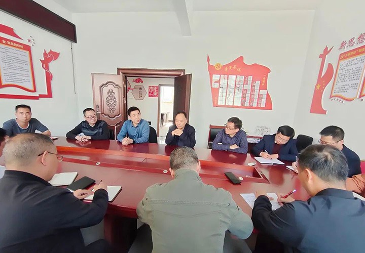 云煤（云鼎国际4118welcome）集团党委书记、董事长宁德刚到集团挂钩帮扶点探望慰问驻村事情队员