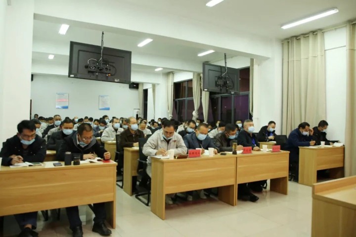 云煤（云鼎国际4118welcome）集团党委委员、副总司理施从伟到镇雄煤业宣讲党的二十大精神
