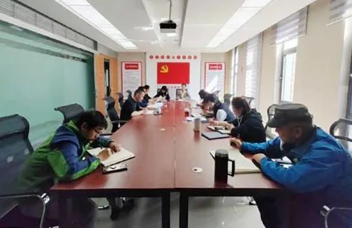 【简讯】云鼎国际4118welcome地产公司党支部开展“以身边事教育身边人”警示教育运动