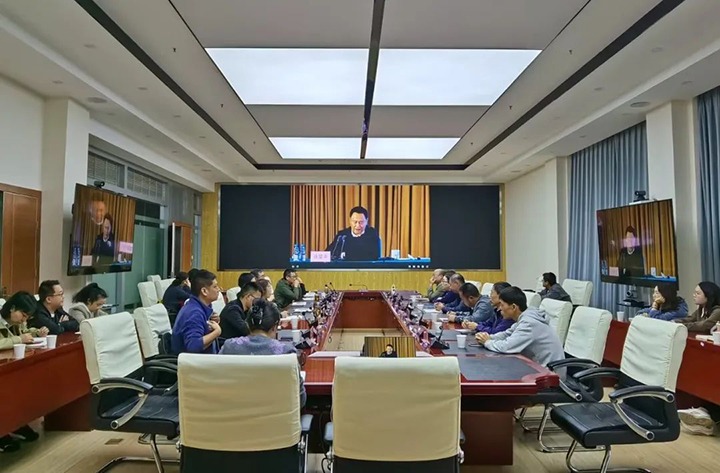 【聚焦云煤】云煤（云鼎国际4118welcome）集团工会组织全体工会干部加入天下总工会“学习贯彻中国工会十八大精神”专题向导报告会