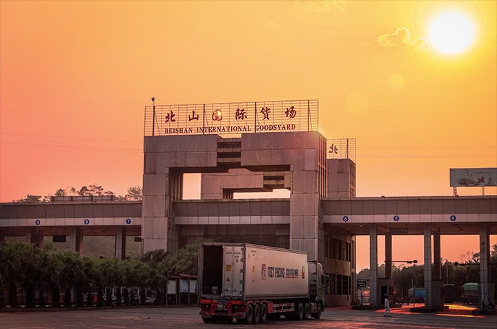 立异通关模式 提升通关时效，口岸经济一连发力