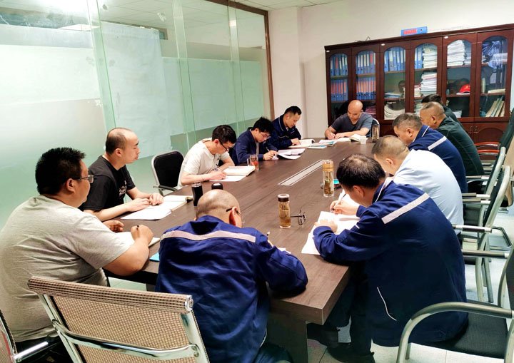 煤矿“夜课堂”：值班间隙一小时，人人都是清静讲师！